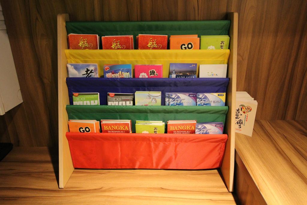 Backpackers Hostel - Ximen Taipei Exterior photo