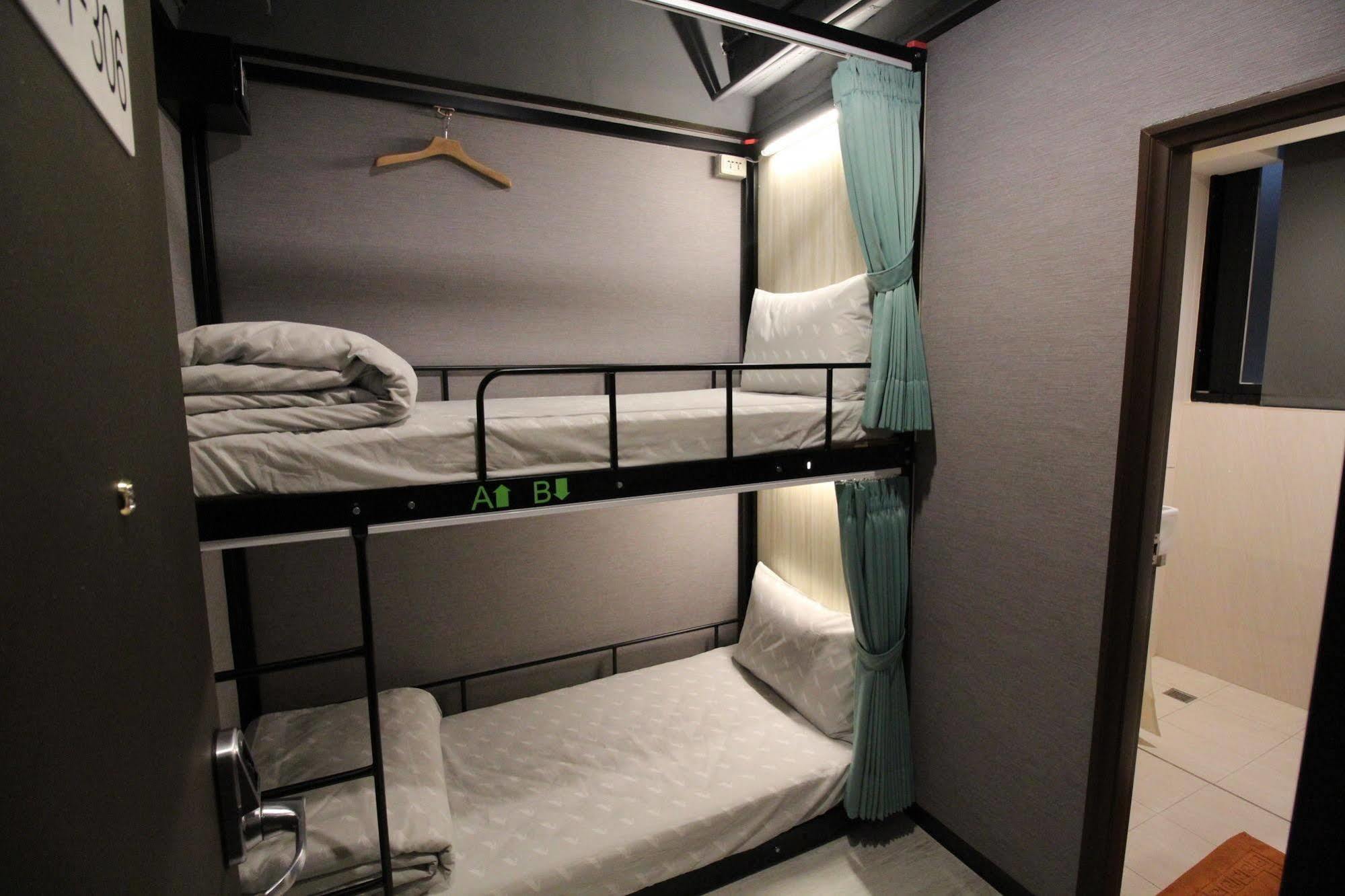 Backpackers Hostel - Ximen Taipei Exterior photo