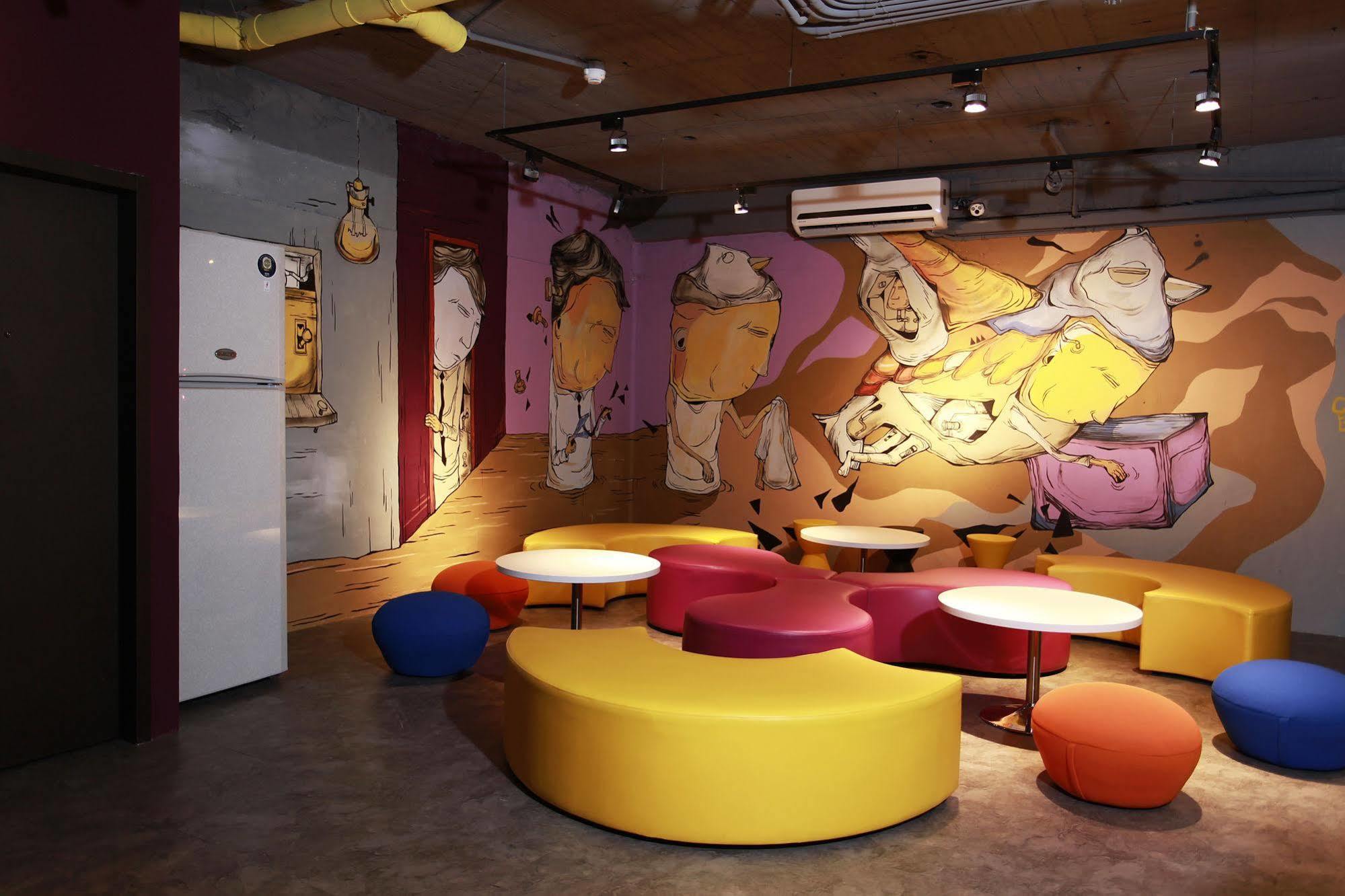 Backpackers Hostel - Ximen Taipei Exterior photo