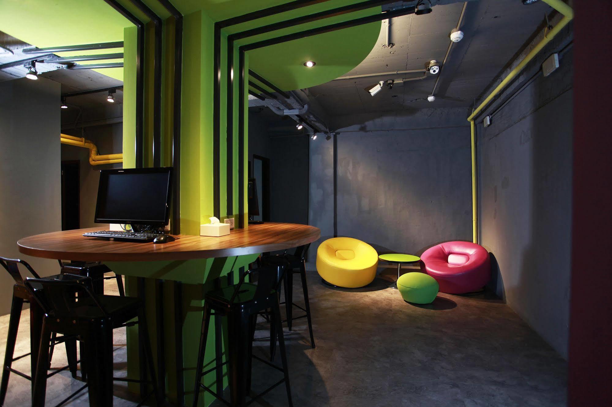 Backpackers Hostel - Ximen Taipei Exterior photo